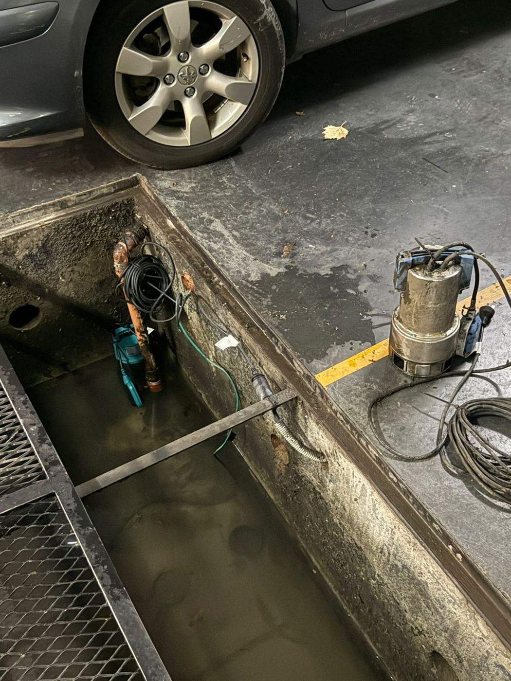 Bombas sumergibles de desagote en una cochera